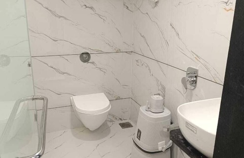 Thaltej Hotel | Hotel Laxus