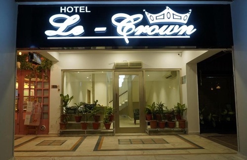 Sector 35 Bed & Breakfast | Hotel Le Crown