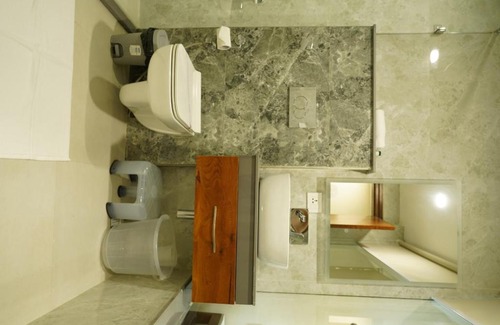 Sector 35 Bed & Breakfast | Hotel Le Crown