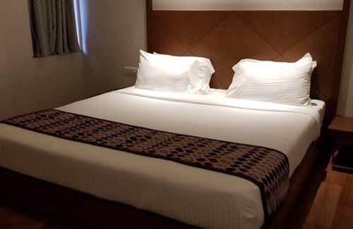 Sakinaka Hotel | Hotel Leafio Marigold Marol