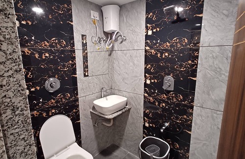 Vastrapur Hotel | Hotel Leela Palace