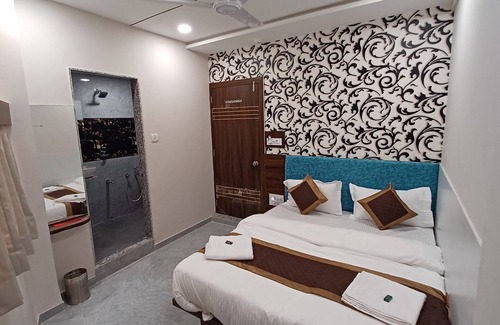 Vastrapur Hotel | Hotel Leela Palace