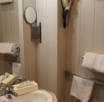 Allevard Hotel | Hotel Les Alpes