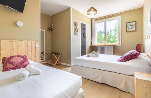 Queyrac Hotel | Hotel les vieux Acacias