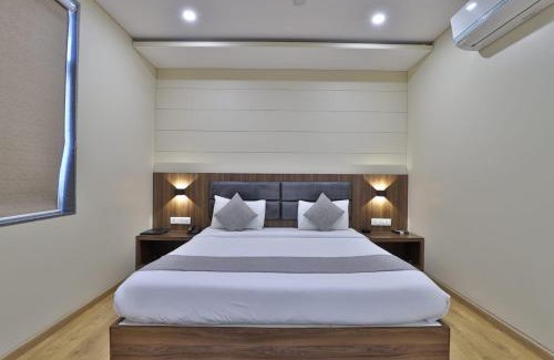 Sayajiganj Hotel | Hotel Limra Vadodara