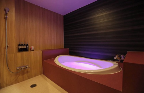 Honjo Hotel | HOTEL LOCOZ MAUI