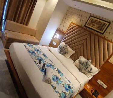Ahmedabad Hotel | Hotel Lotus Town