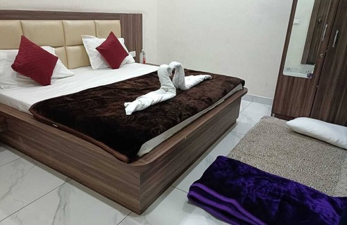 Jhansi Hotel | Hotel Lucky Guest House