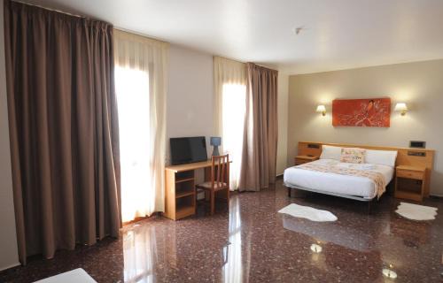 Pedrola Hotel | HOTEL MARIA ROSA