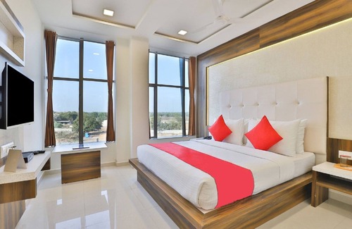 Vadodara Hotel | Hotel Maryland by Sky Stays
