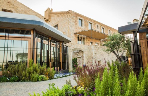 Avinyonet de Puigventos Hotel | Hotel Mas Bosch 1526