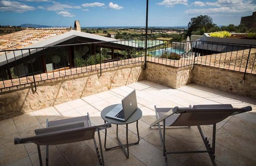 Avinyonet de Puigventos Hotel | Hotel Mas Bosch 1526