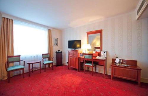 Ozarow Mazowiecki Hotel | Hotel Mazurkas