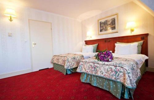 Ozarow Mazowiecki Hotel | Hotel Mazurkas