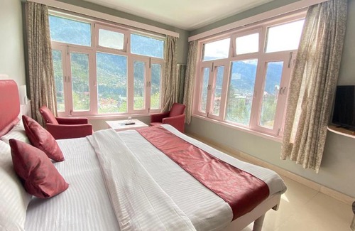 New Manali Hotel | Hotel Meadows Manali