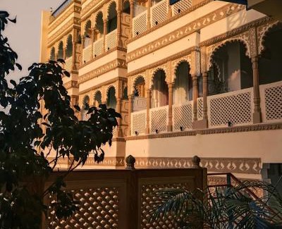 Lake Swaroop Sagar Bed & Breakfast | Hotel Mewari Villa PURE VEG