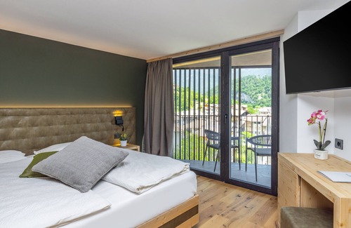 San Lorenzo in Banale Hotel | Hotel Miravalle