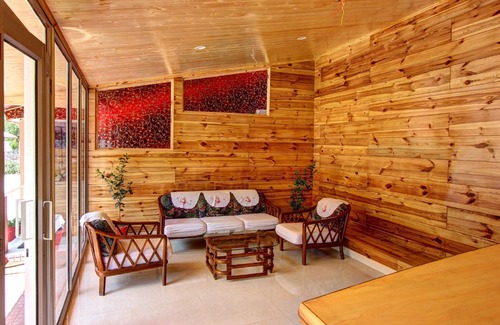 Aleo Bed & Breakfast | Hotel Monarch Residency