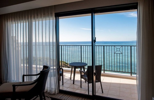 Maeganeku Hotel | Hotel Monterey Okinawa Spa & Resort