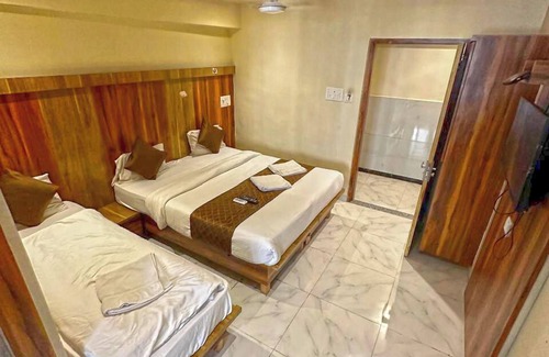 Sector 11 Hotel | Hotel Mourya Residency
