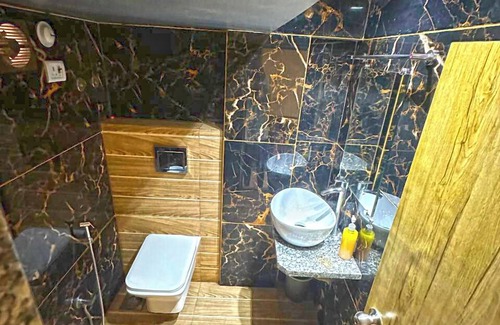 Sector 11 Hotel | Hotel Mourya Residency