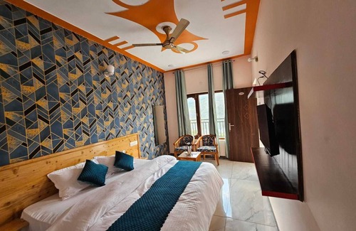 Barkot Hotel | Hotel Necklace Moon Restaurants