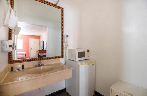 Elkhart Hotel | Hotel O Daylight Inn Elkhart I-90, In