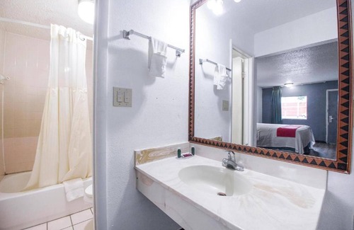 Elkhart Hotel | Hotel O Daylight Inn Elkhart I-90, In