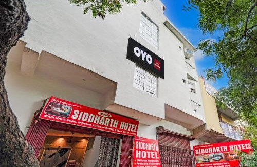Delhi Hotel | Hotel O Flagship Siddharth Hotel Yamuna Vihar C Block Stand