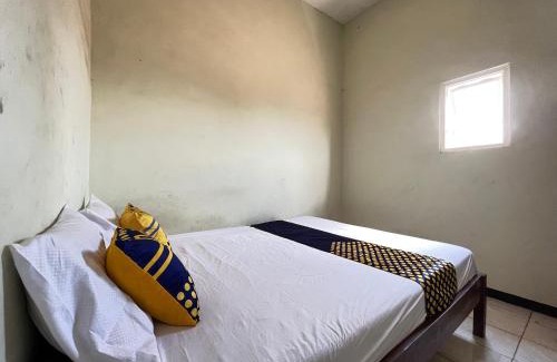 Dinoyo Hotel | Hotel O Kost Berkah Near Kebun Teh Wonosari