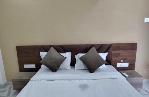 Barwani Hotel | Hotel O Midway Treat Barwani