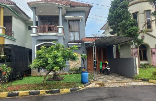 Purwokerto Hotel | Hotel O Salma Homestay Syariah Near alun alun kota purwokerto