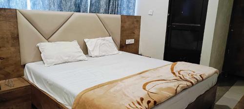 Hansi Hotel | Hotel O Sky Inn