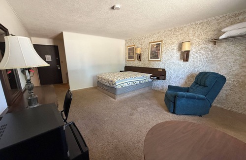 Culbertson Hotel | Hotel O The Kings Inn Culberston MT HWY 2