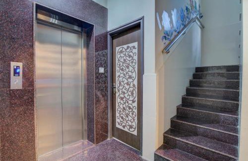 BTM Layout Hotel | Hotel O Varcity Plaza