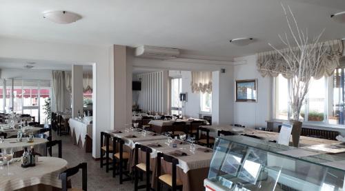 Torrette Hotel | Hotel Oasi Ristorante Pizzeria