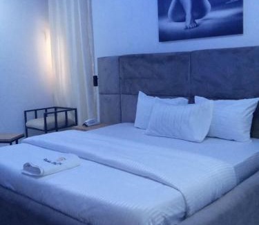 Ejigbo House | Hotel Padelia International Airport Road Lagos