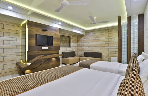 Sayajiganj Hotel | Hotel Pearl