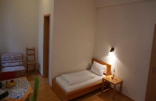 Unterwiehre-Nord House | Hotel-Pension Goldene Krone