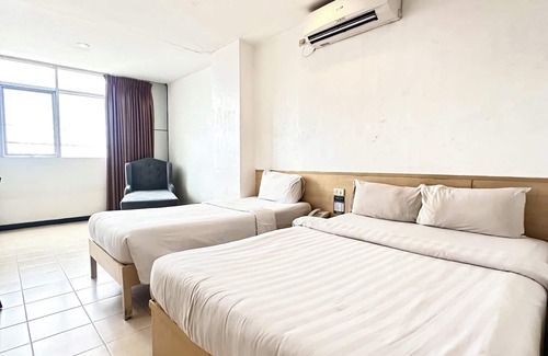 North Reclamation Area Hotel | Hotel Pier Cuatro