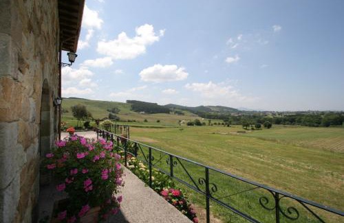 Galizano Hotel | Hotel "Posada de Cantabria EL SOLAR" - Gintonic- Bar -Terraza panorámica