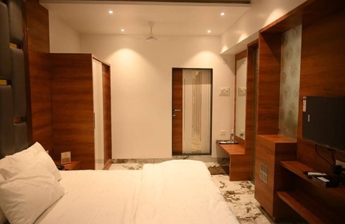 Daund Hotel | HOTEL PRIME SQUARE
