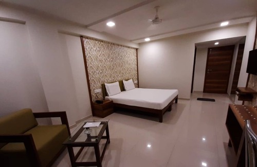 Sayajiganj Hotel | HOTEL PRUDENT - Vadodra