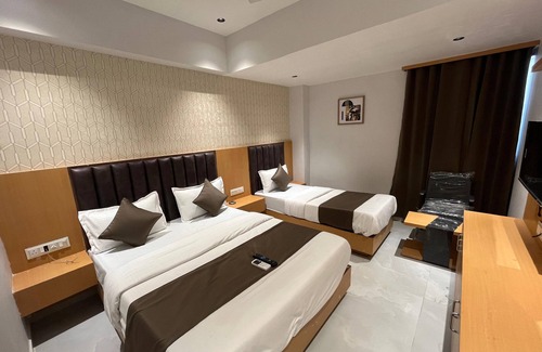 Navrangpura Hotel | Hotel Pulse Town