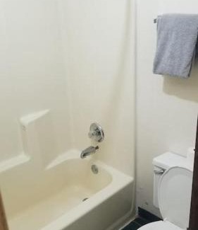 Stillwater Apartment | Hotel Queen Bed Hotel Room 233