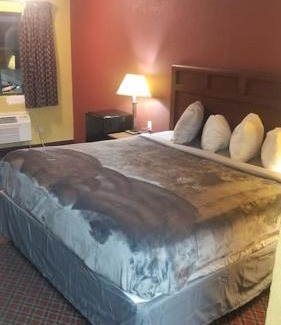Stillwater Apartment | Hotel Queen Bed Hotel Room 233