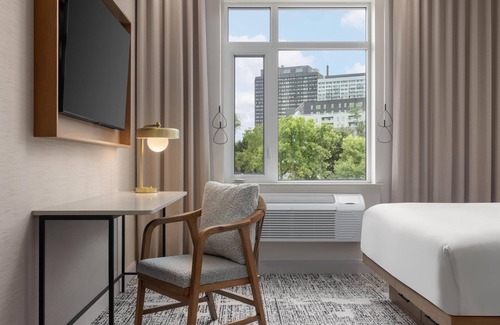 Cote-Des-Neiges—Notre-Dame-De-Grace Hotel | Hotel Railwayparc Montreal, Tapestry Collection By Hilton