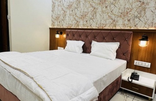 Maheshwar Hotel | Hotel Ratnam Palace