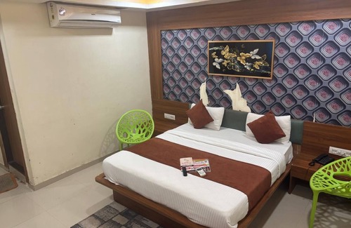 Vadodara Hotel | Hotel Red Rose