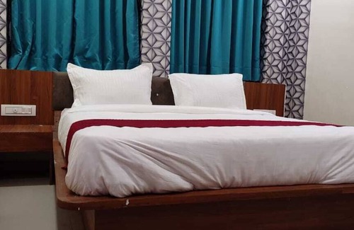 Vadodara Hotel | Hotel Red Rose
